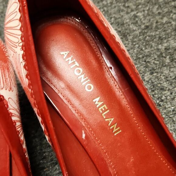 Antonio Melani Red Fabric Floral Bow Mary Jane Heels - Picture 3 of 6